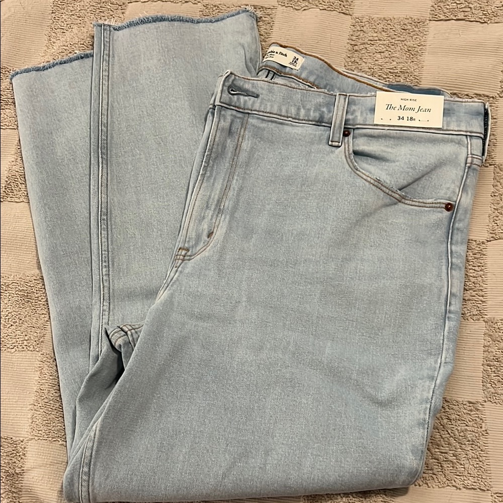 NWT Abercrombie Light Wash Denim Jeans